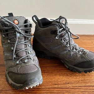 Women Merrell Hiking Boots.